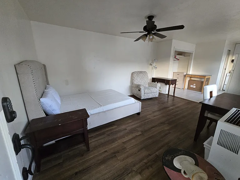 1810 Vicente Dr — Photo 3