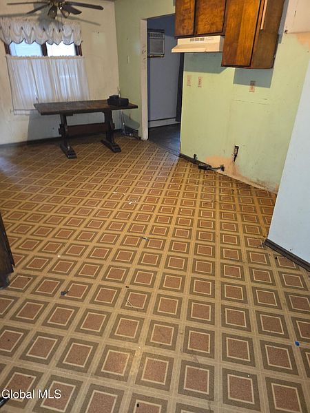 5th image of 102 Hampton Avenue