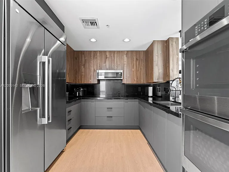 19400 Turnberry Way #1911 — Photo 20