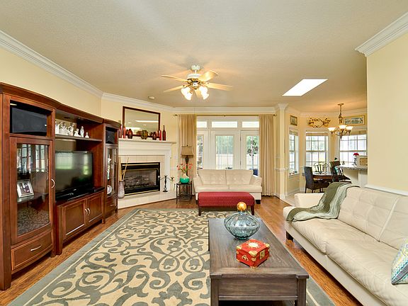 Great Room w/gas fireplace