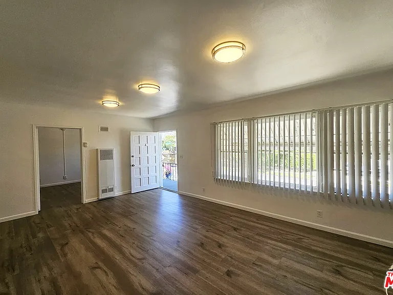 1341 N Keystone St — Photo 7