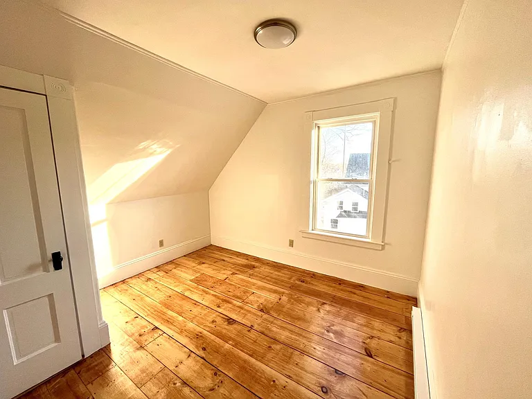36 Lexington St — Photo 7