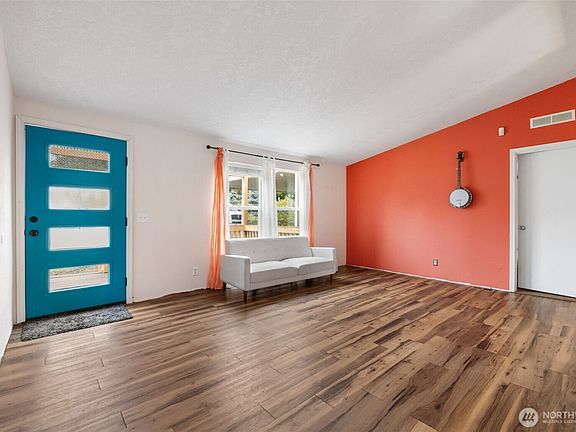3rd image of 151 E Ashwood Lane