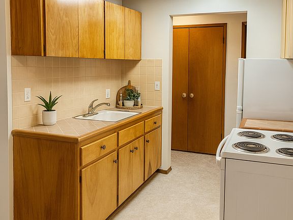 4th image of 6533 California Ave SW APT 21