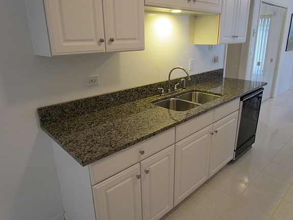 3rd image of 23W254 Westchester Ct