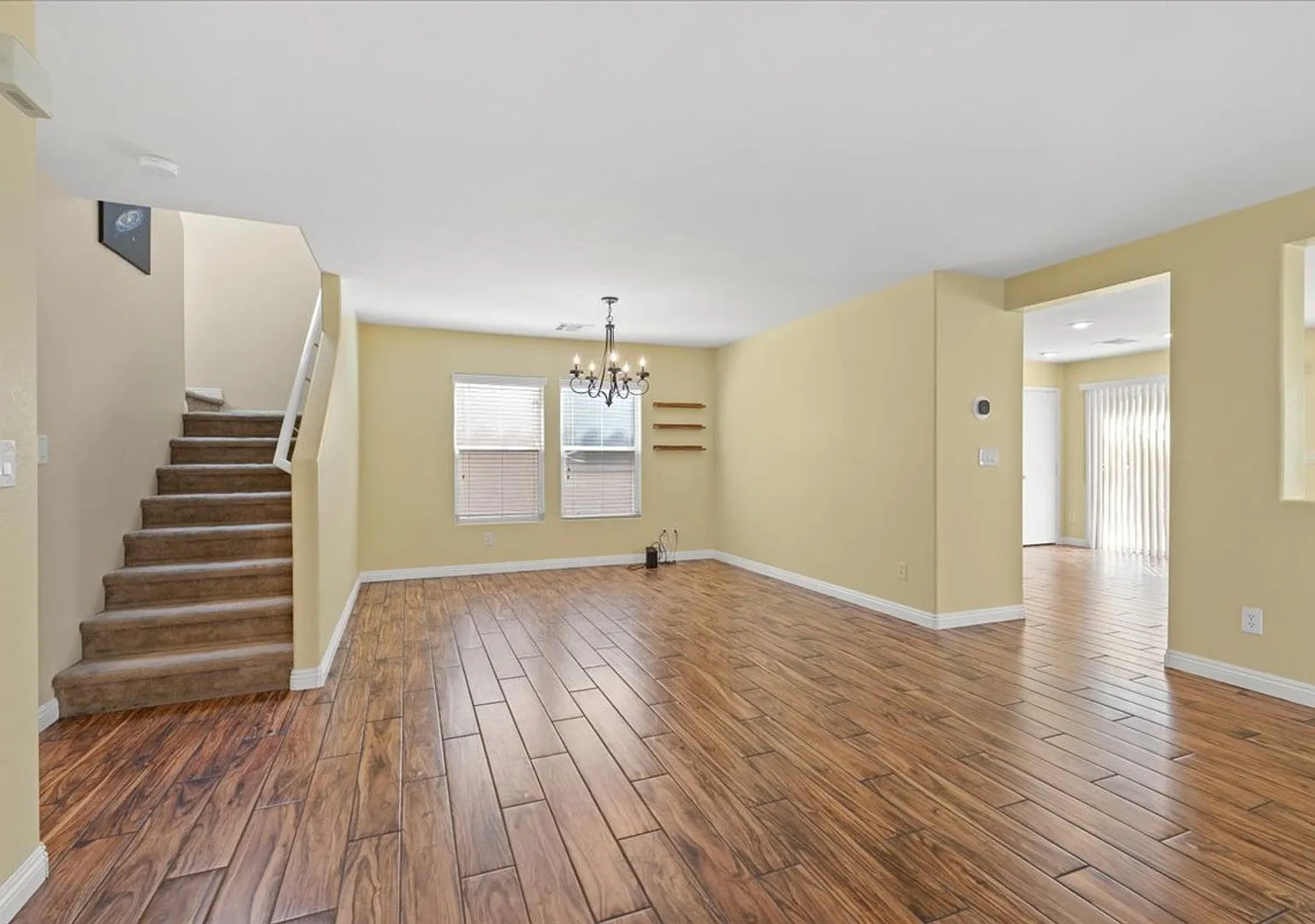 Exceptional Summerlin 4-Bedroom Residence with Spacious Living & Entertaining Areas — Photo 4
