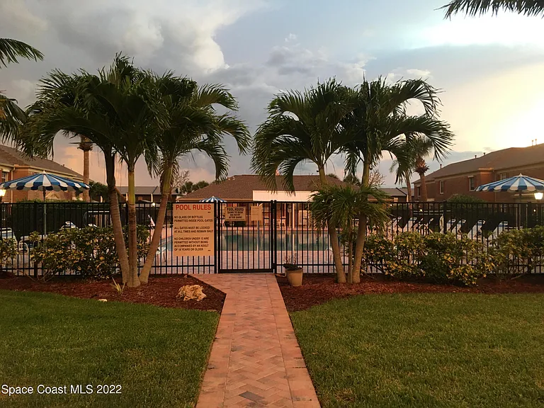 917 Jamestown Ave #100 — Photo 21