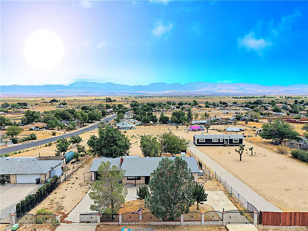 4 bed, 1300 sqft, $2,695 — Photo 1
