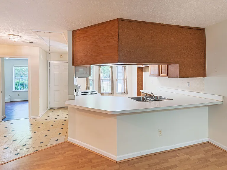 5640 Waterford Ct — Photo 8