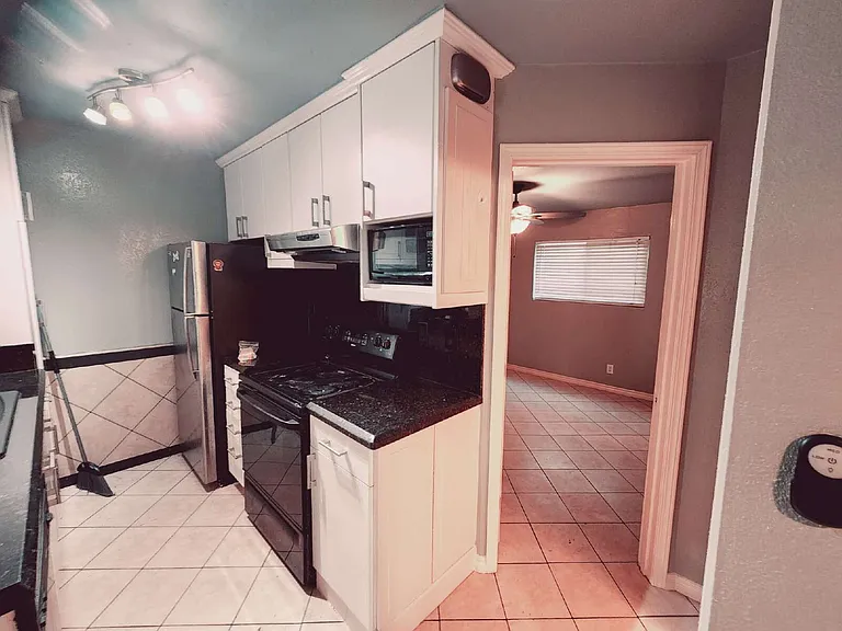 4246 Van Dyke Ave #2 — Photo 14