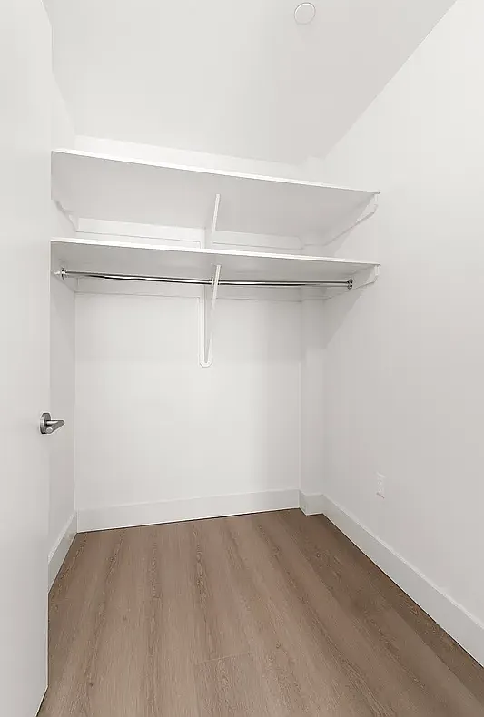 4-34 26th Avenue — Photo 3