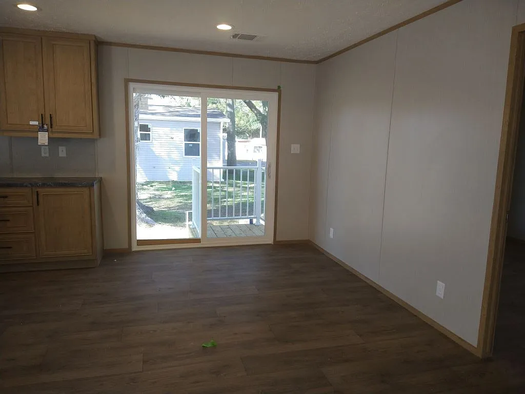 3 bed, 2.0 bath, 1267 sqft, $1,200 — Photo 4