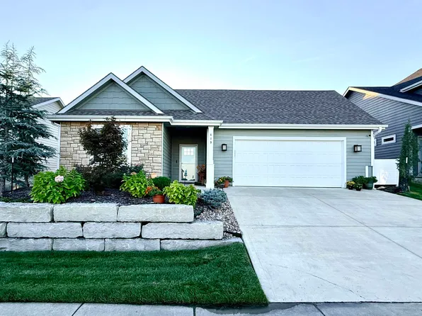 419 N Daylily Dr, Lawrence, KS 66049