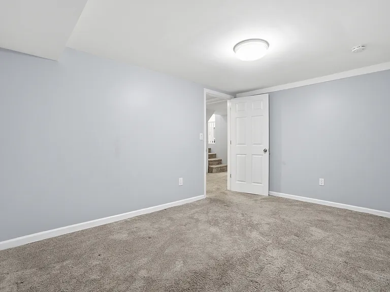 45 Oakland Ave — Photo 32