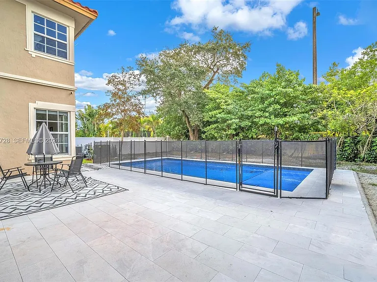 3545 Forest View Cir — Photo 4