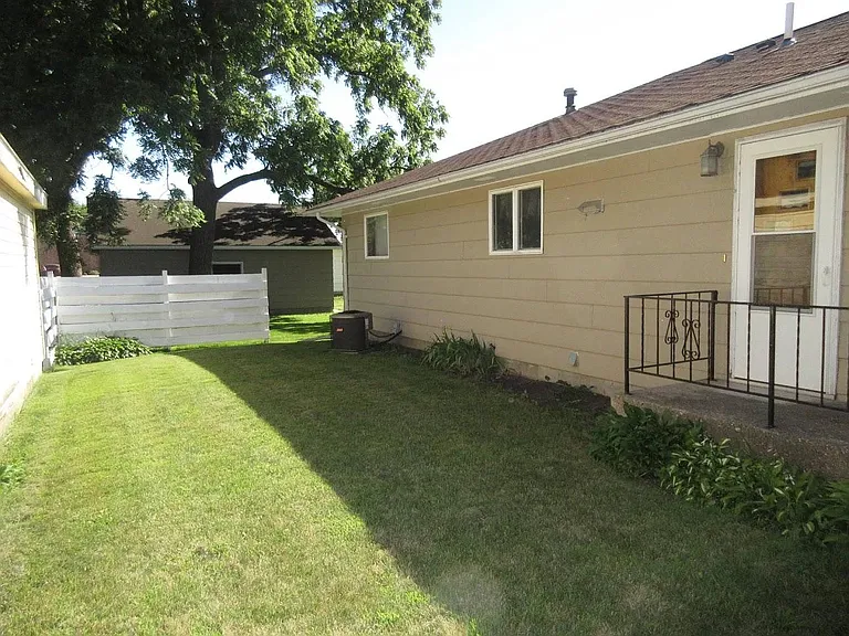 714 Logan Ave #1 — Photo 3