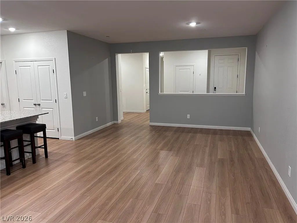 3 bed, 2.5 bath, 1852 sqft, $2,500 — Photo 3