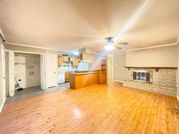 3rd image of 525 Cumberland Dr