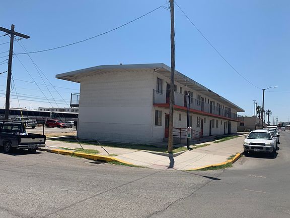 3rd image of 900 S Oregon St