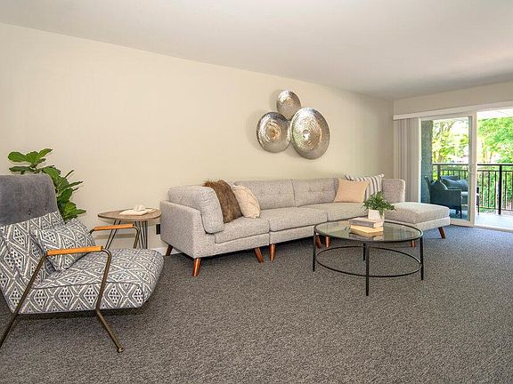 4th image of 612 S Lincoln St APT 208