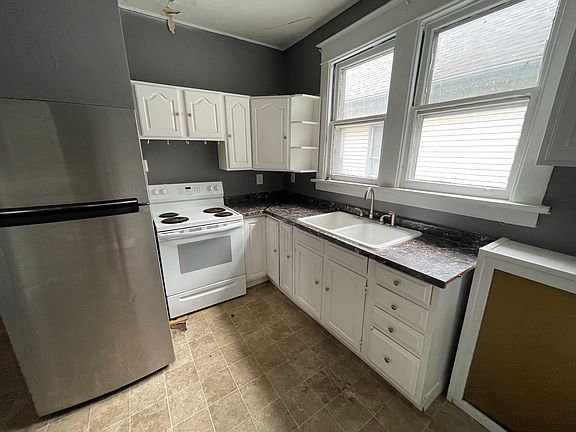 4th image of 234 Morris St #2