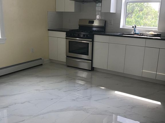 3rd image of 4624 Utopia Pkwy