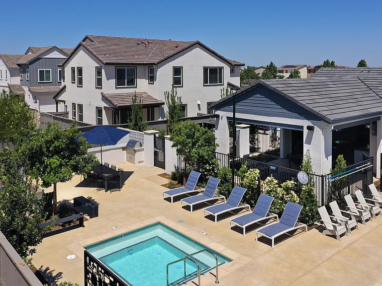 Escala at Stanford Crossing — Photo 18