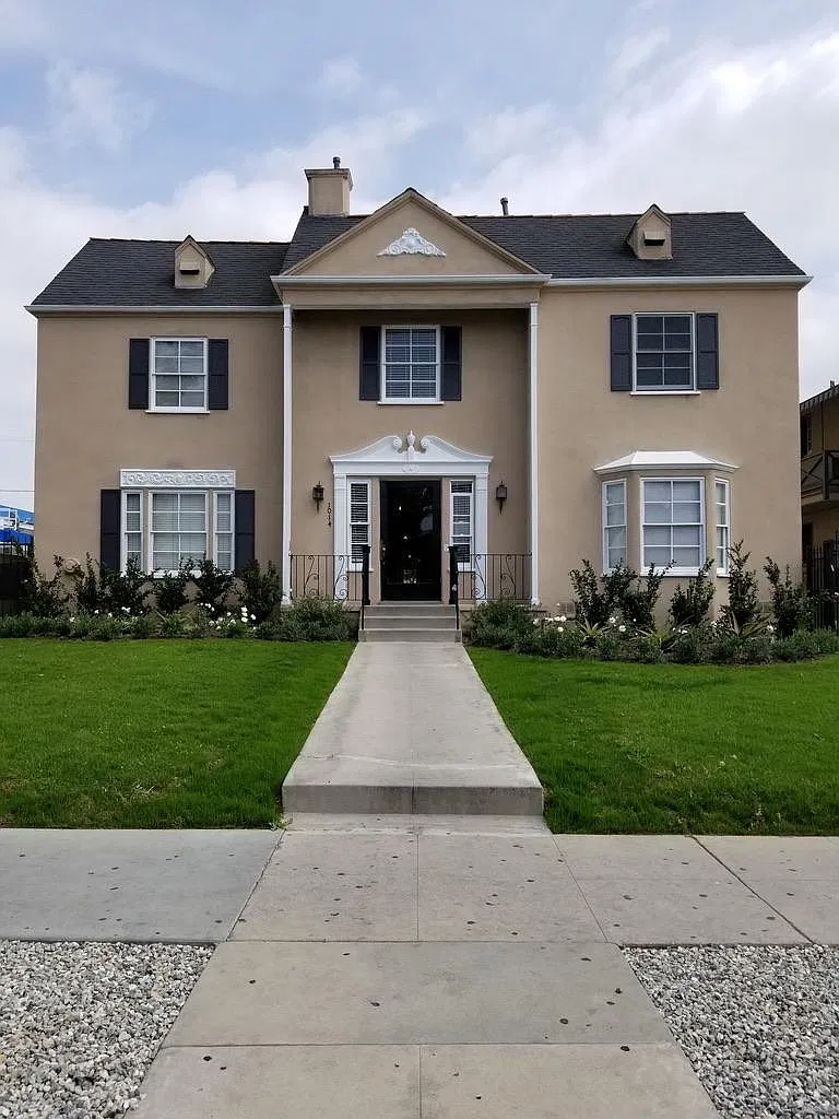1014 S Norton Ave — Photo 2