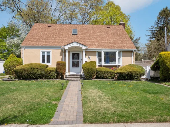 991 Henhawk Road, North Baldwin, NY 11510