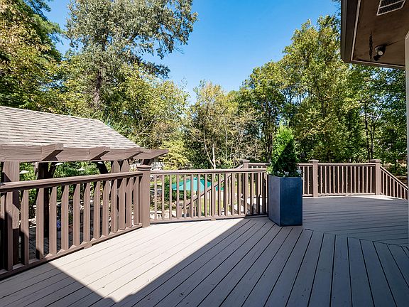 3rd image of 1308 Park Glen Rd