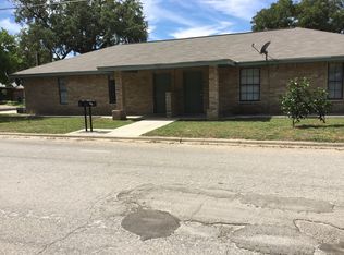 304 Franklin Blvd #B, Pleasanton, TX 78064