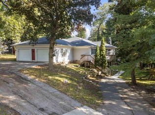 1121 2nd Ave S, Clinton, IA 52732