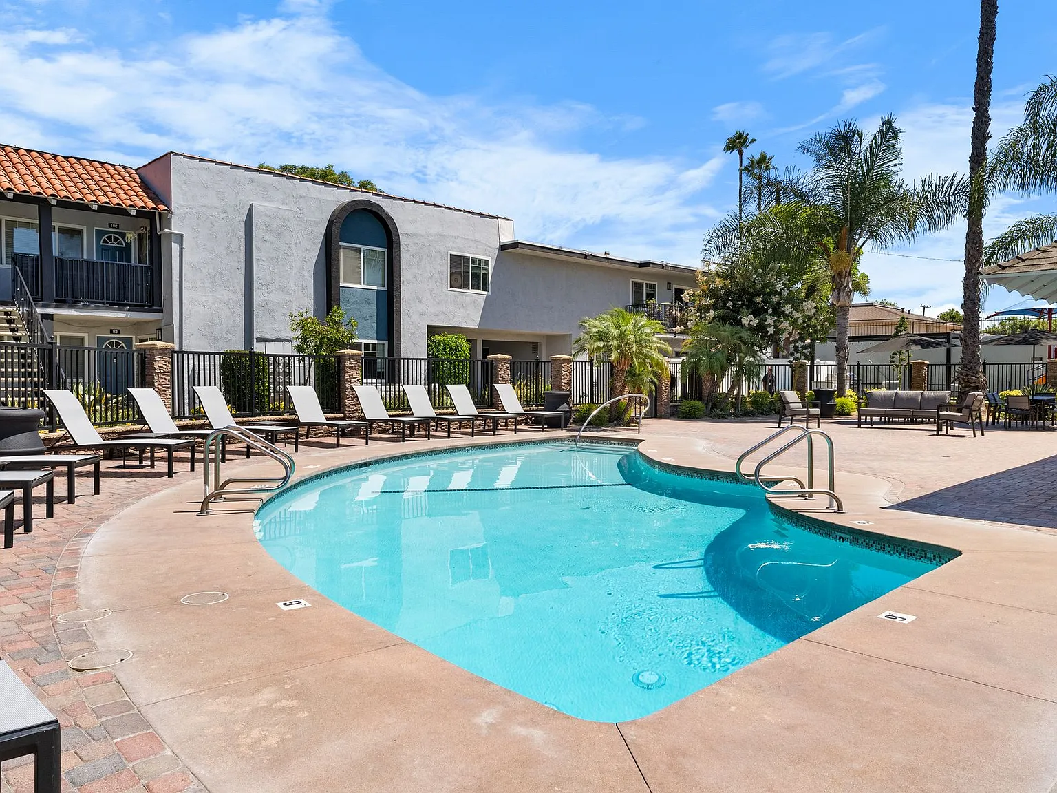 Villa Serrano Apartment Homes — Photo 1