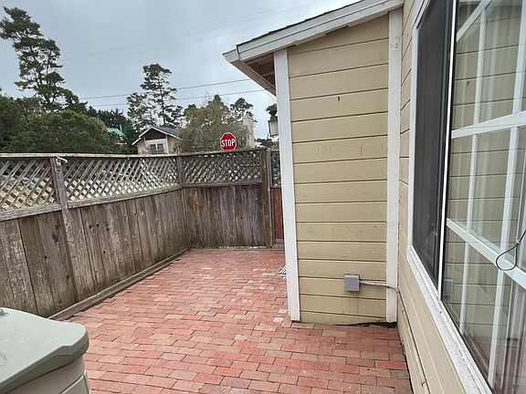 Entering the courtyard from the gate