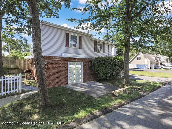 2nd image of 821 Lynnwood Ave