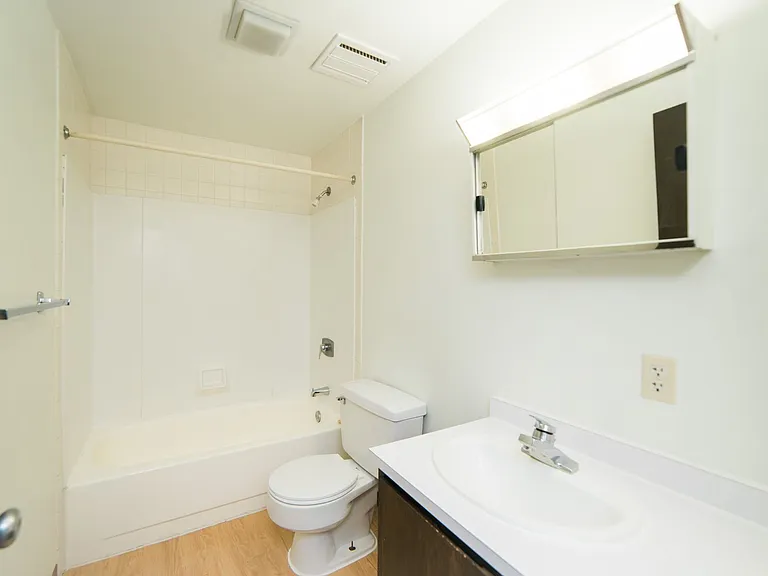 Sylvan Ridge Apartments — Photo 21