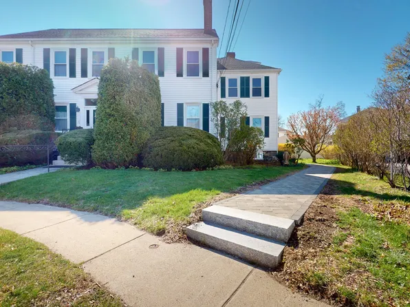 18 Faneuil Rd #18, Waltham, MA 02452
