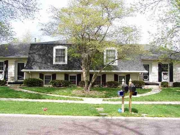 1st image of 715 W Versailles Dr