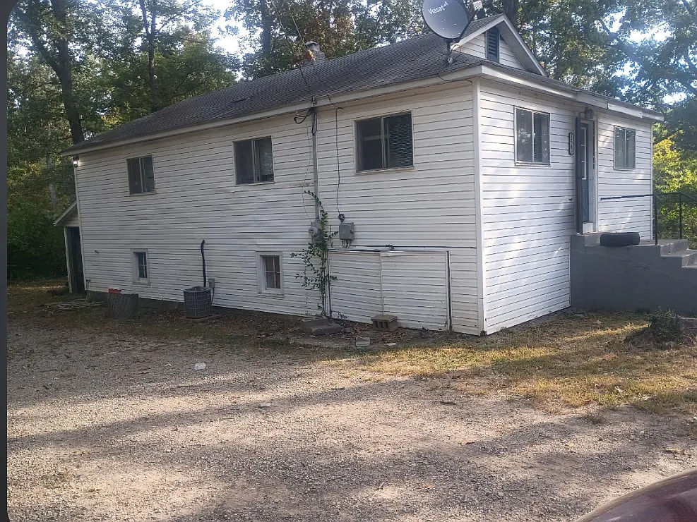 3 bed, 1932 sqft, $1,180 — Photo 1