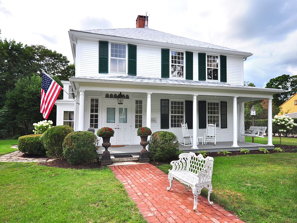 270 Main Street South