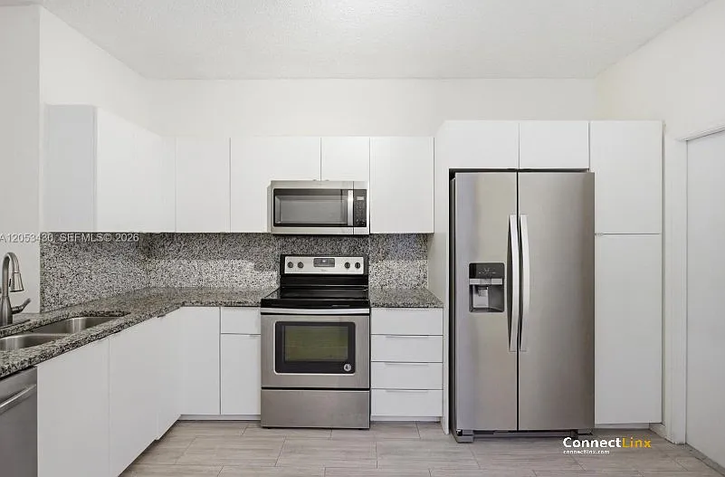 3 bed, 2.0 bath, 1469 sqft, $3,350 — Photo 4