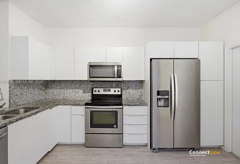2066 Madeira Dr — Photo 4