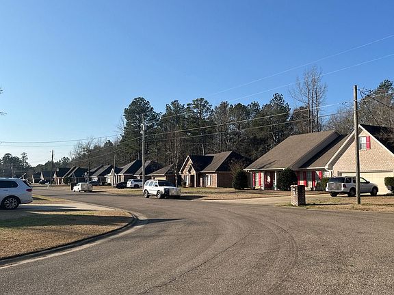 5th image of 190 Acorn Dr