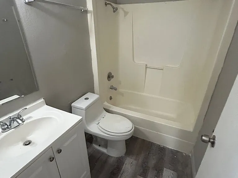 4017 Mississippi Ave — Photo 2