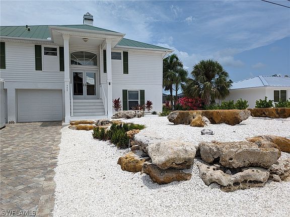 2nd image of 2404 Sapodilla Ln