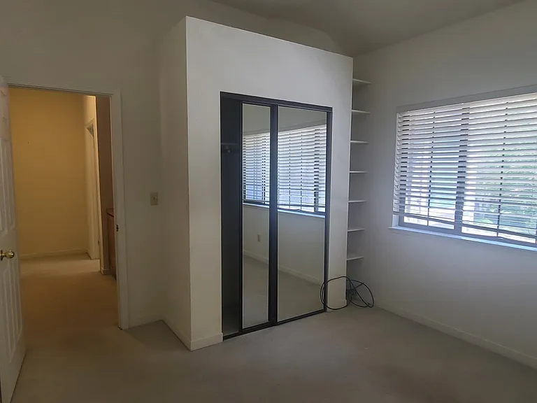211 Kingswood Ct — Photo 12