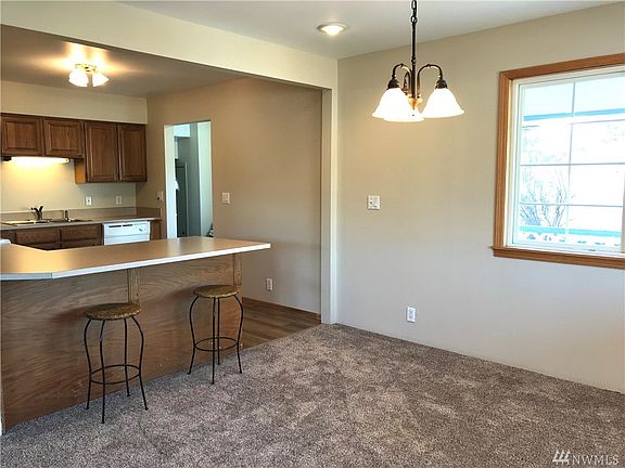 Dining area and eating bar 