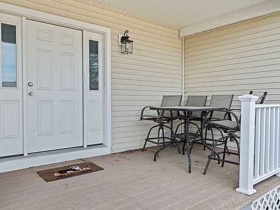 3rd image of 25 Ashworth Dr #B