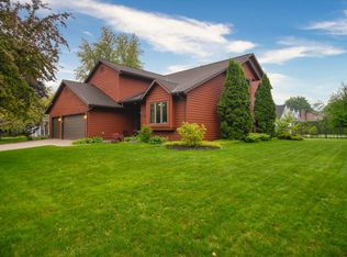 824 Manistee Ct, Manitowoc, WI 54220