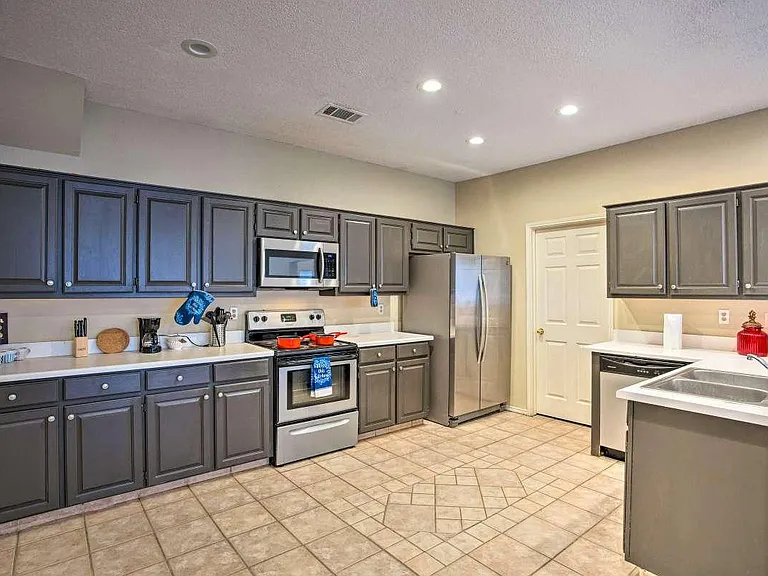 544 Raintree Cir — Photo 12